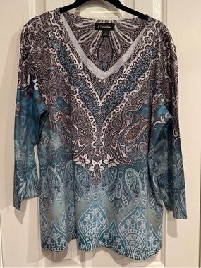 GG Collection Teal, Gray and White Paisley V-Neck Top-Embellishments-XL